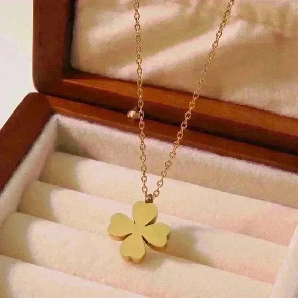 Two Sided Gold Filled Clover Pendant Necklace - Picture 3 of 8
